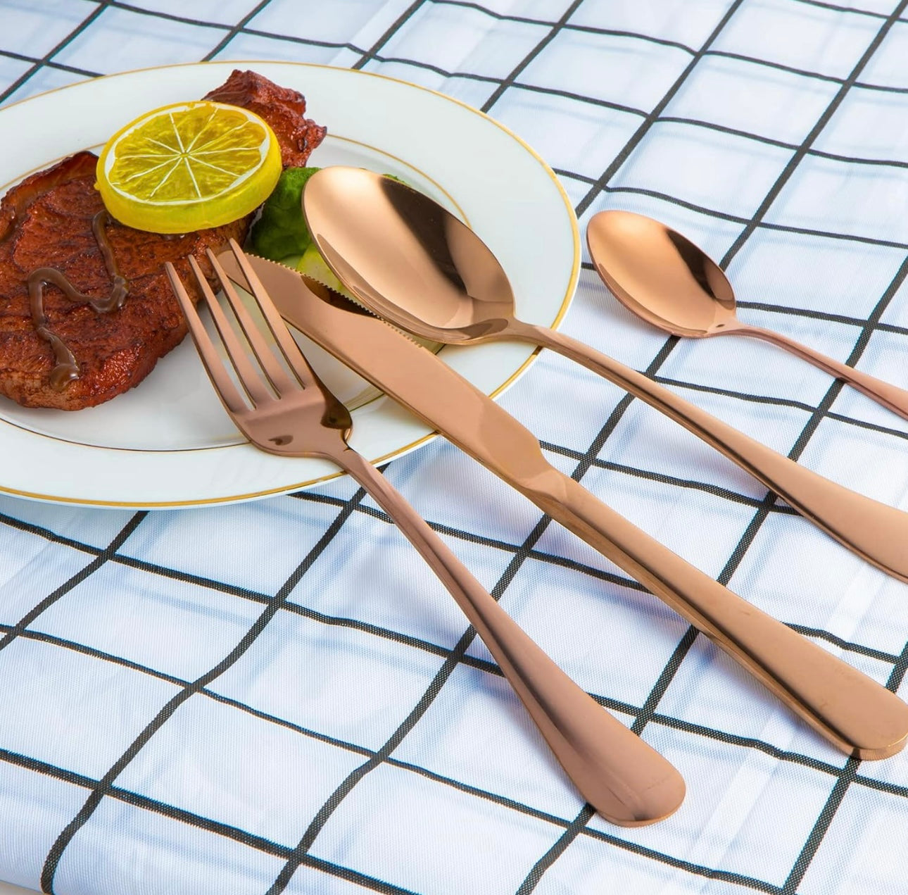 Rose Gold Elegance: Cutlery Set in Stylish Box