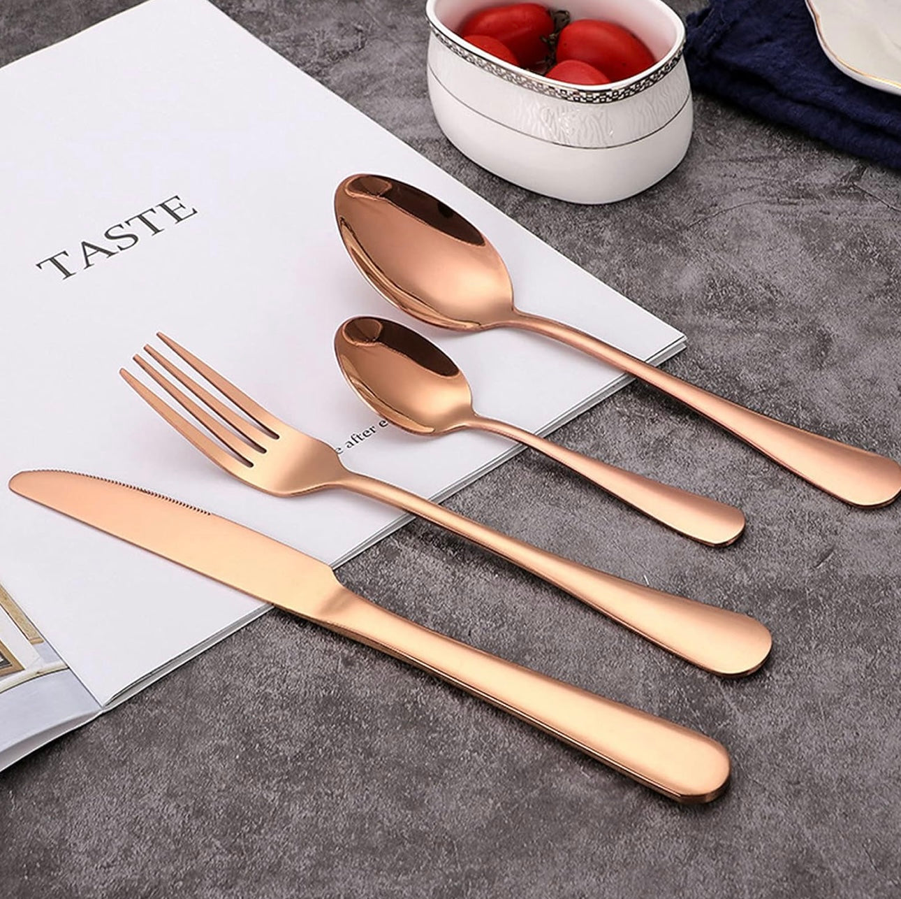 Rose Gold Elegance: Cutlery Set in Stylish Box