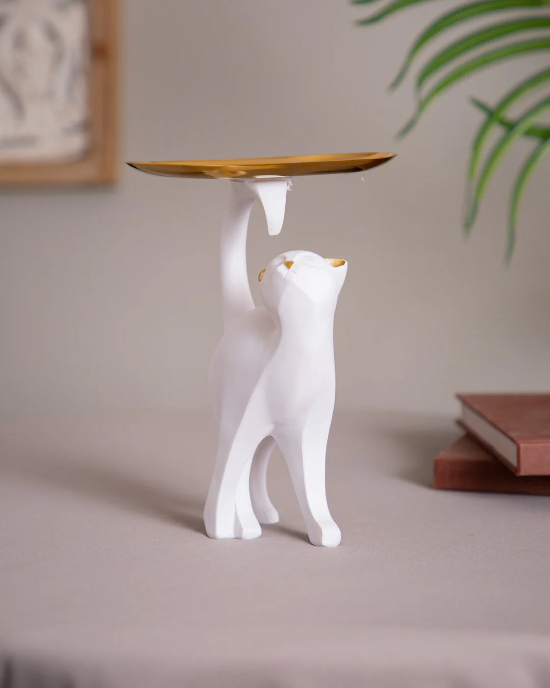 The Tray-Tailed Cat Sculpture