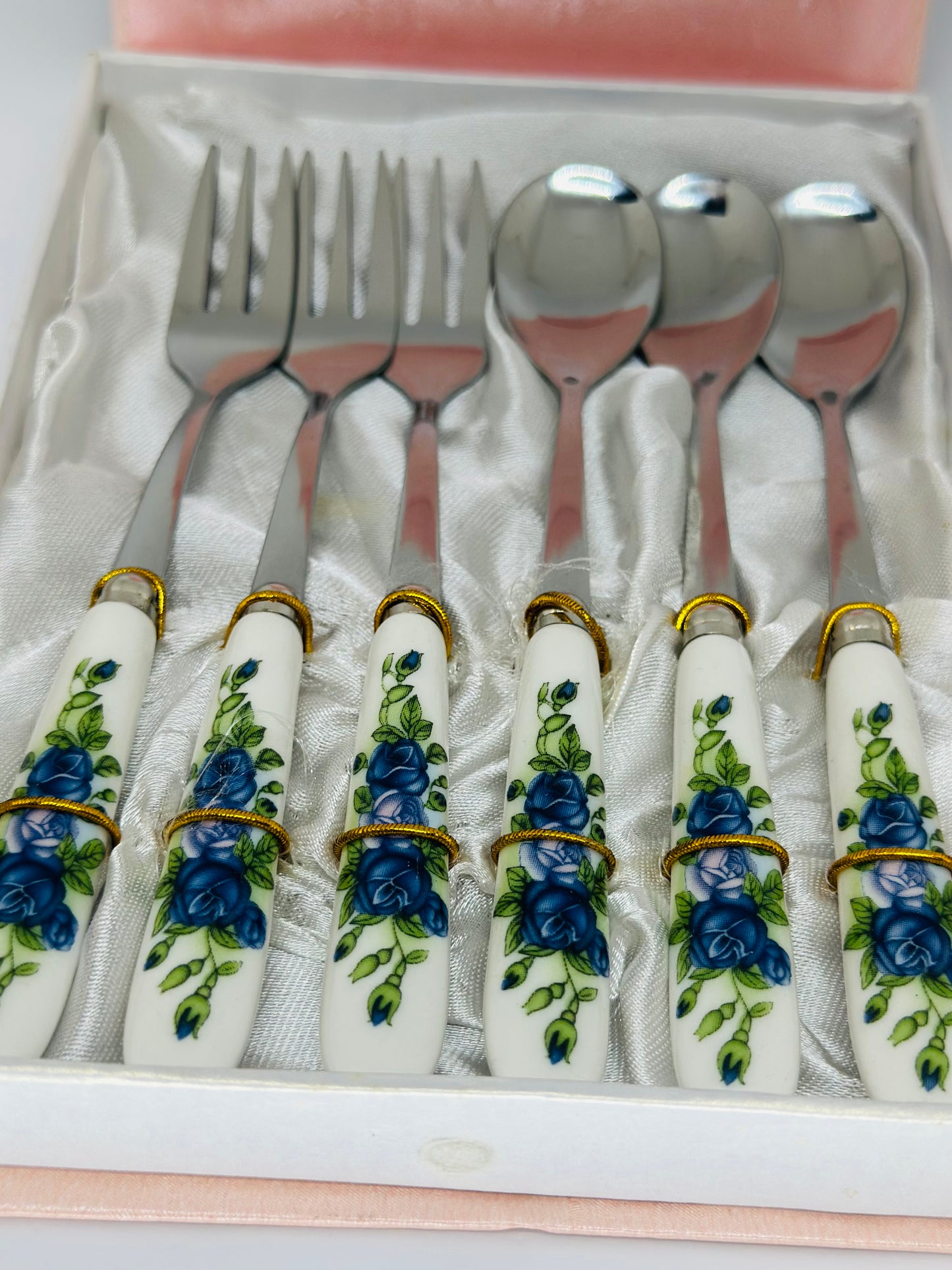 Elegant Dessert Cutlery Set with Floral Design (3 Spoons & 3 Forks) in Gift Box