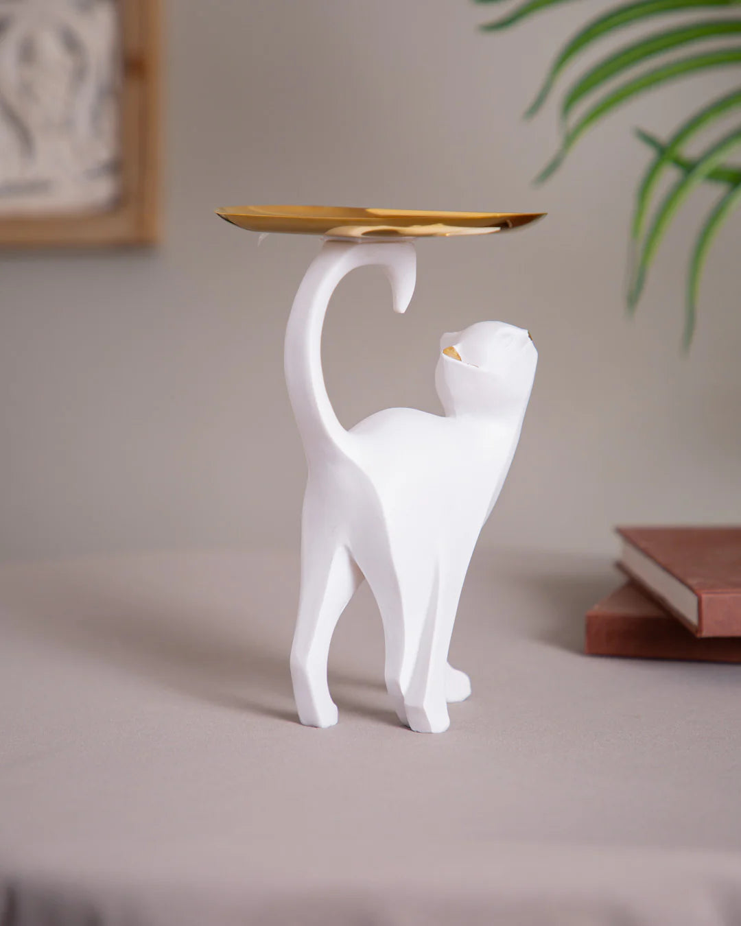 The Tray-Tailed Cat Sculpture