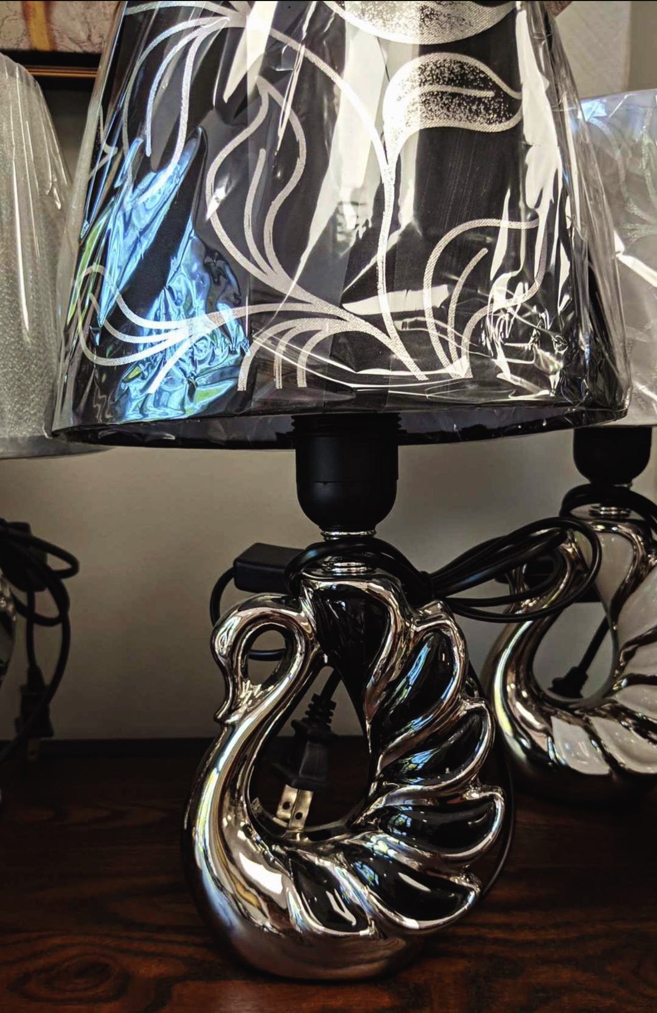 Black/Silver Swan Table Lamp