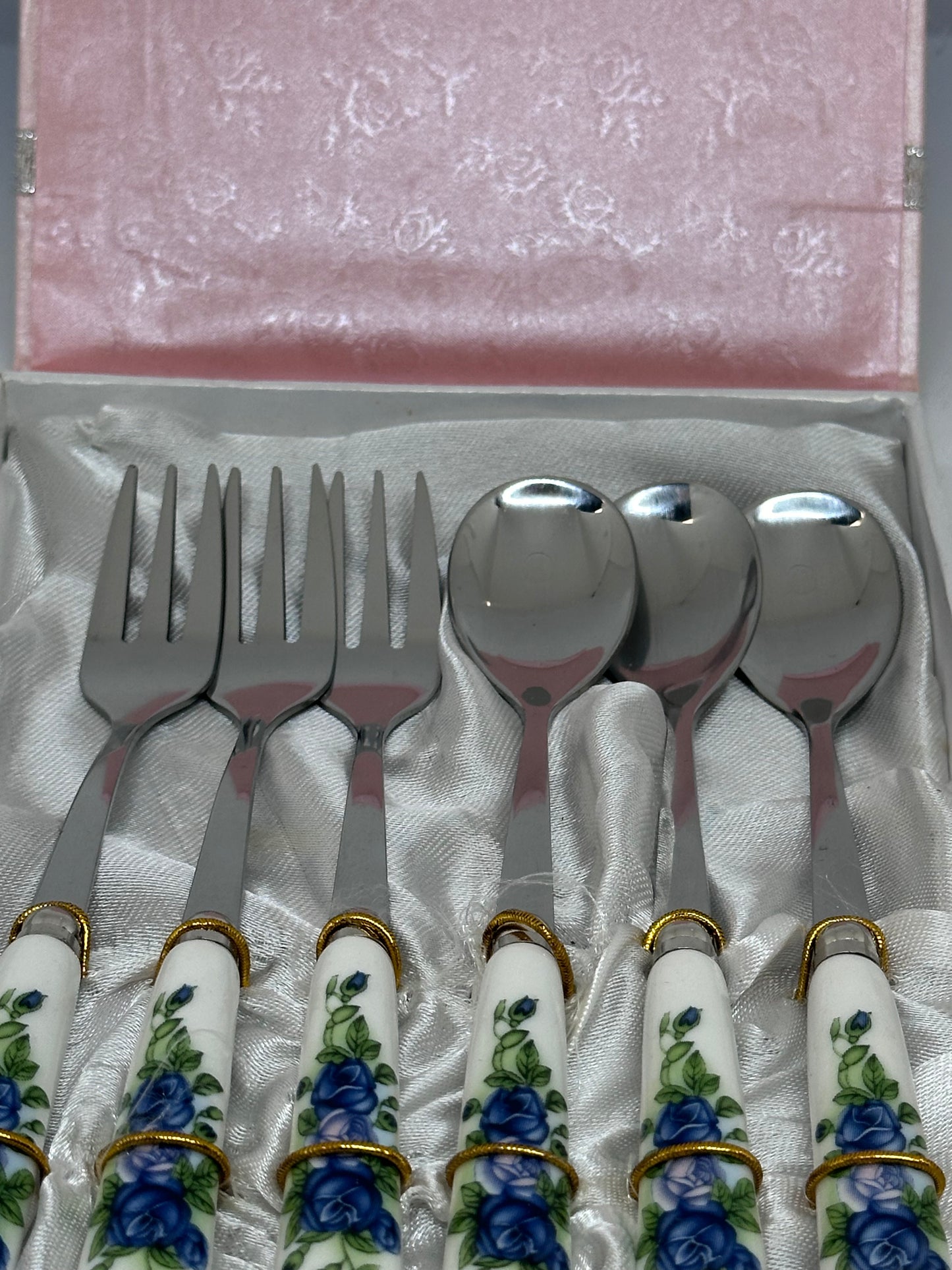 Elegant Dessert Cutlery Set with Floral Design (3 Spoons & 3 Forks) in Gift Box