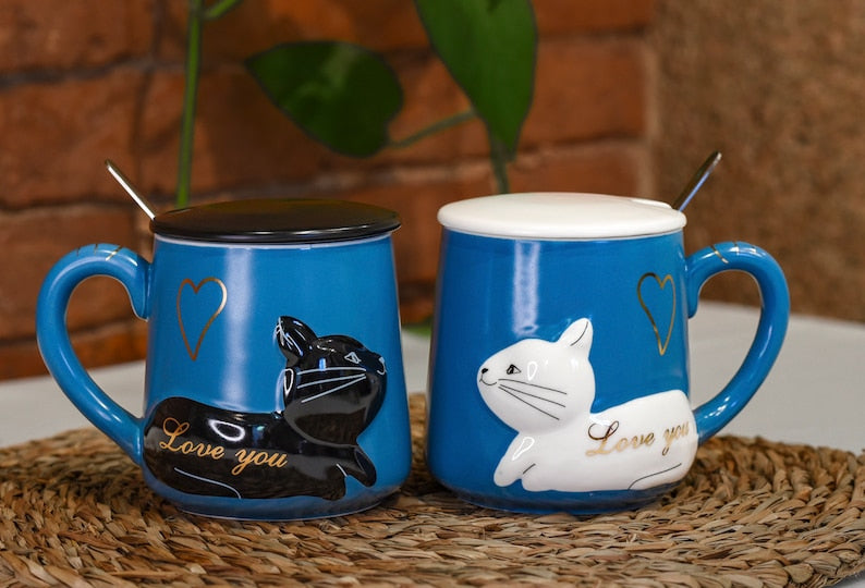 Purrfect Pair: Charming Cat-Embossed Mugs with Lid and Spoon (set of 2)