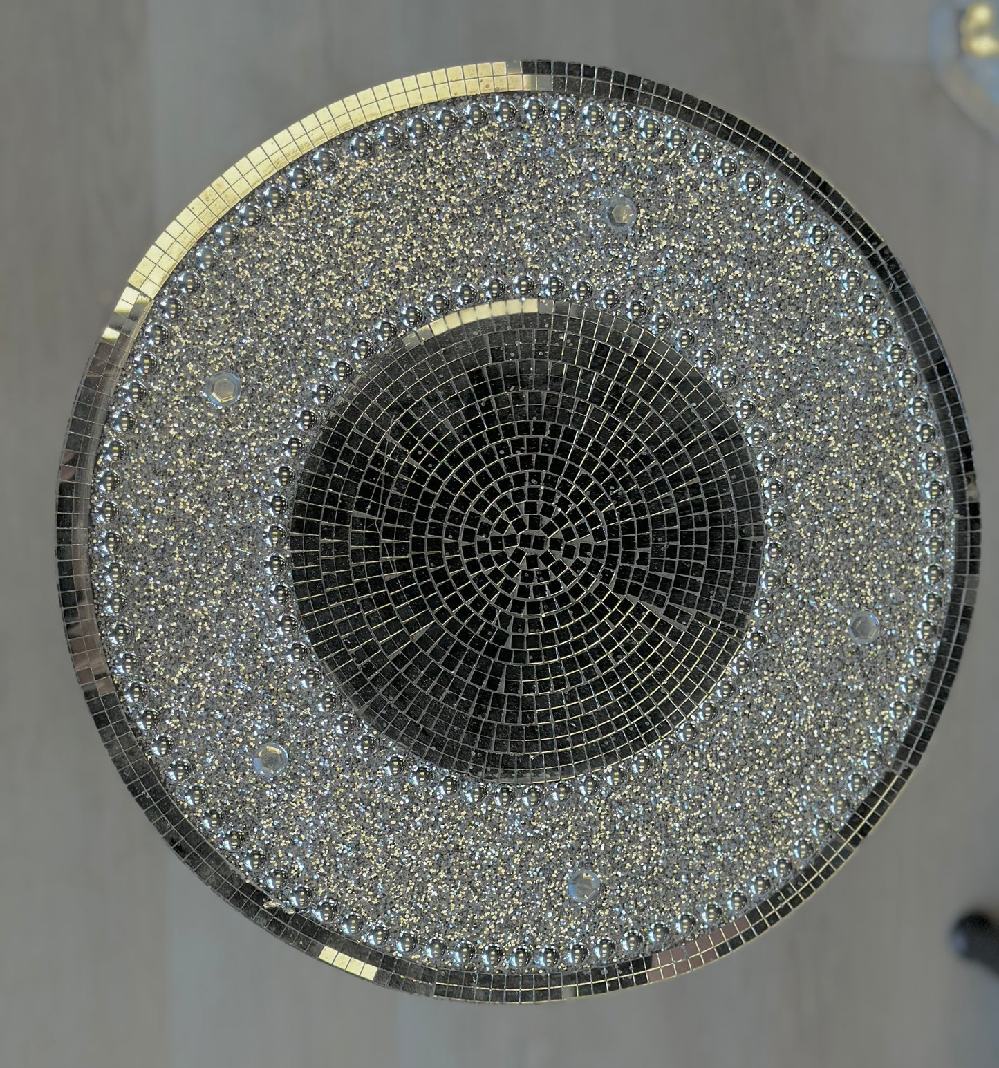 ‘Kleo’ -Circular Diamanté Feature Stand