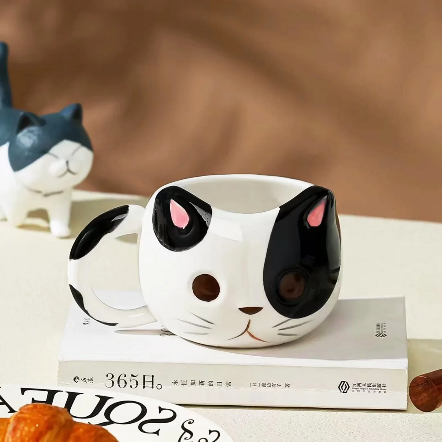 Adorable Cat-Shaped Mugs With Whimsical Design