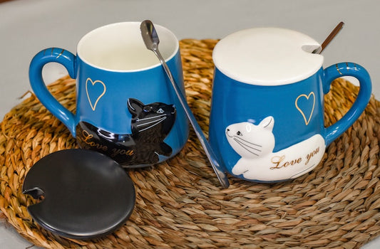 Purrfect Pair: Charming Cat-Embossed Mugs with Lid and Spoon (set of 2)